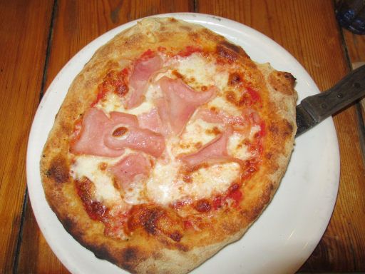 Els Magazinos, Dénia, Spanien, Restaurant A la fresca, Pizza Prosciuto für 13,– € September 2024