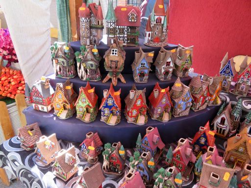 Feria Medieval Mittelalter Markt, El Álamo, Spanien, Häuser aus Ton bemalt ab 16,– €