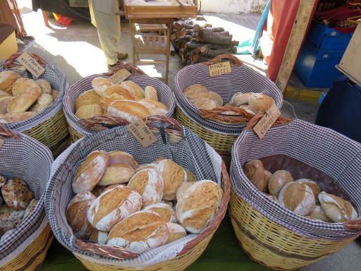 Feria Medieval Mittelalter Markt, El Álamo, Spanien, Große Brote frisch gebacken