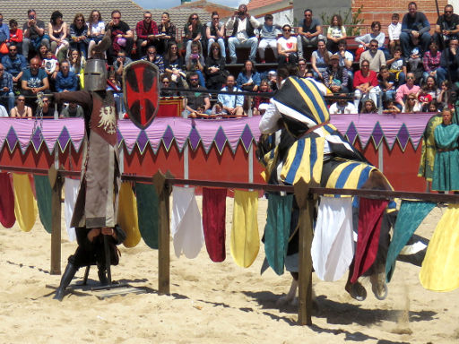 Feria Medieval Mittelalter Ritterturnier, El Álamo, Spanien, Schutzschild mit der Lanze treffen