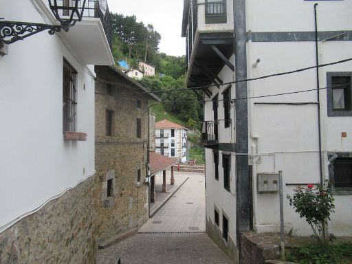 Elantxobe, Spanien, Gasse zur Kirche