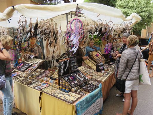 Es Canar Santa Eulalia del Rio, Spanien, Hippy Market, Punta Arabí, Stand mit Indioschmuck