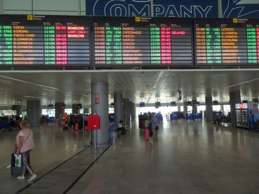 Flughafen Fuerteventura, FUE, Spanien, Terminal Abflug Bereich mit Check In Schalter