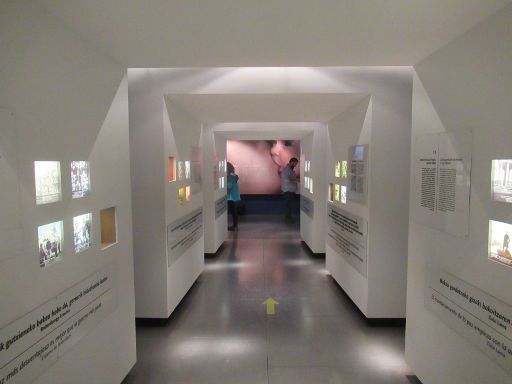 Friedensmuseum Gernika, Gernika-Lumo, Spanien, Gang Ausstellung