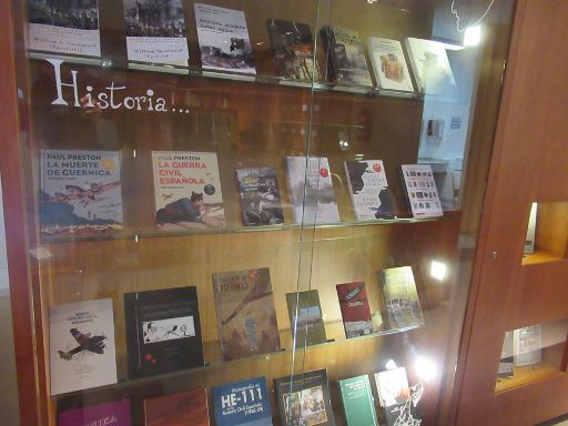 Friedensmuseum Gernika, Gernika-Lumo, Spanien, Museum Ladengeschäft mit Büchern
