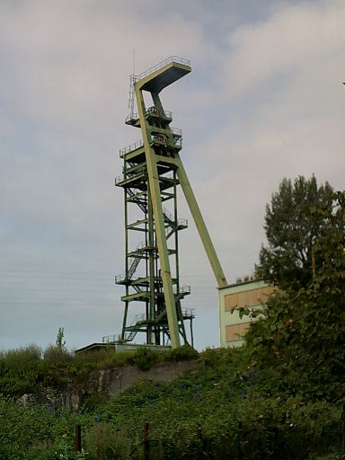 La Camocha, stillgelegtes Kohlebergwerk, Gijón, Spanien, neues Fördergerüst