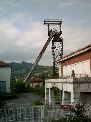 La Camocha, stillgelegtes Kohlebergwerk, Gijón, Spanien, altes Fördergerüst