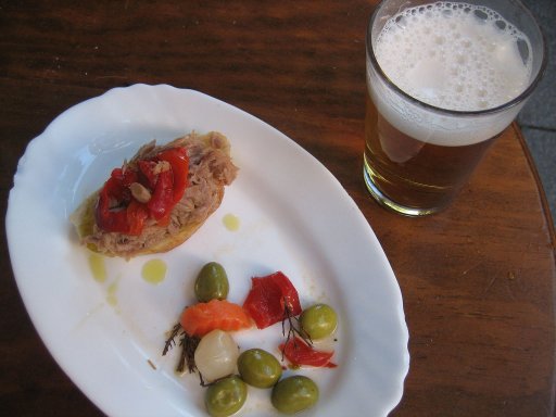 Granada, Spanien, La Alhambra, Tapas mit Bier für 1,50 Euro