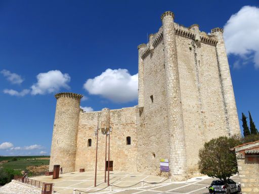 Drones Condor, Guadalajara, Madrid, Spanien, Treffpunkt an der Burg von Torija