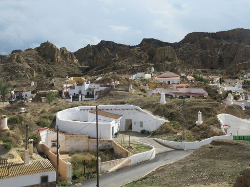 Guadix, Spanien, Höhlenhäuser mit Schornsteinen