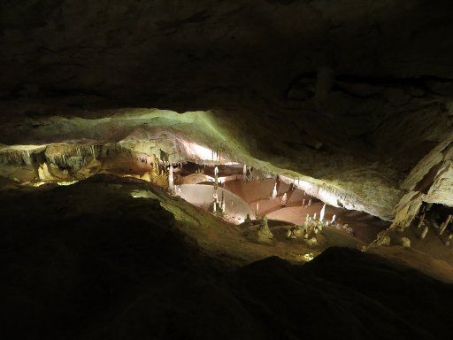 Cova de Can Marçà, Ibiza, Spanien, Blick vom Ausgang in die Grotte