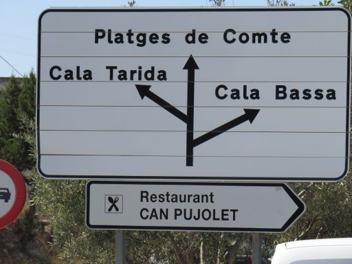 Carretera Cala Tarida, Ibiza Spanien, Restaurant Can Pujolet, Abzweigung nach Cala Tarida und Cala Bassa