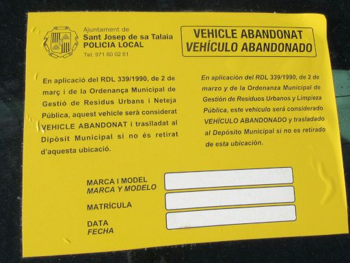 Vehículos abandonados, verlassene Fahrzeuge, Ibiza, Spanien, Mitteilung der Polizei von Sant Josep de sa Talaia:  Vehículo abandonado