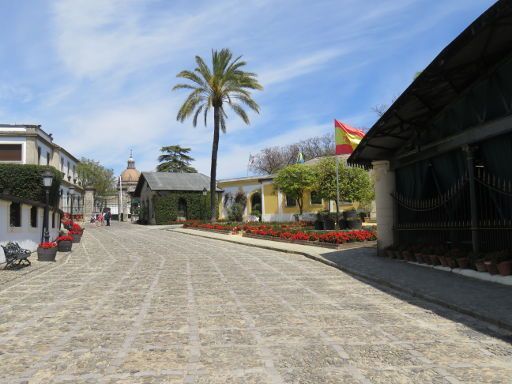 Bodegas Gonzalez Byass Tio Pepe, Jerez de La Frontera, Spanien, extrem gepflegte Anlage mit gepflasterten Wegen und Gärten