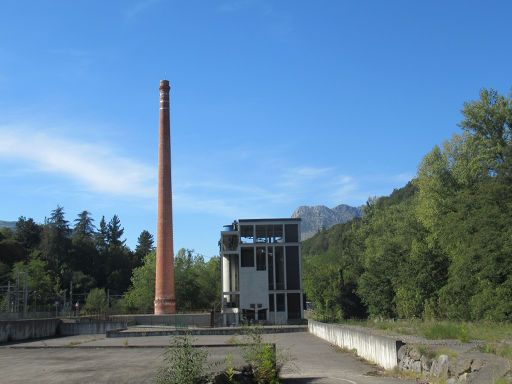 Dolomitas Museum, Karrantza, Spanien, Blick auf den Schornstein und Gebäude
