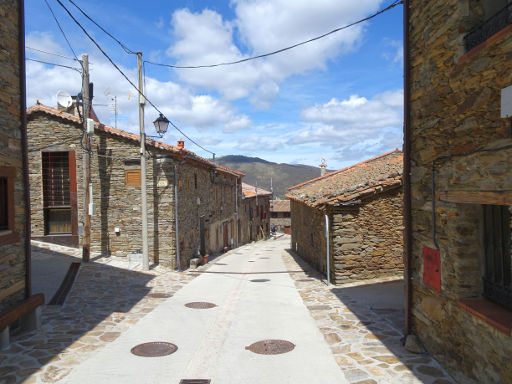 La Hiruela, Spanien, restaurierte Häuser