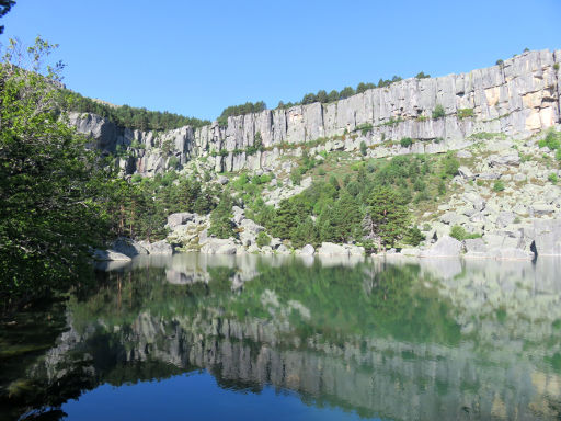 La Laguna negra, Soria, Spanien, See mit 2142 Meter hohen Berg See im Hintergrund