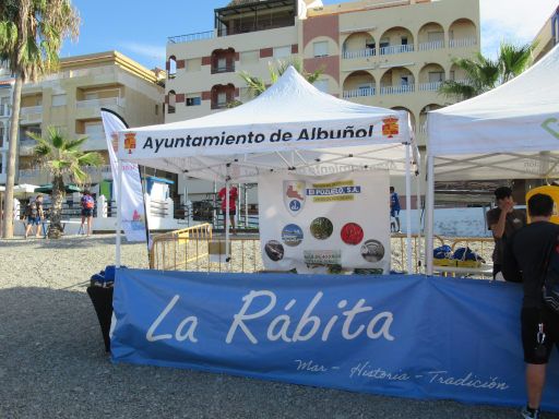 Traves&iacute;a a nado, Albu&ntilde;ol - La R&aacute;bita, 2026, Albu&ntilde;ol, Spanien, Schwimmwettbewerb, Anmeldung vor Ort am steinigen Strand