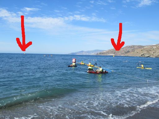 Traves&iacute;a a nado, Albu&ntilde;ol - La R&aacute;bita, 2026, Albu&ntilde;ol, Spanien, Schwimmwettbewerb, ein Teil der Strecke mit gelben Bojen