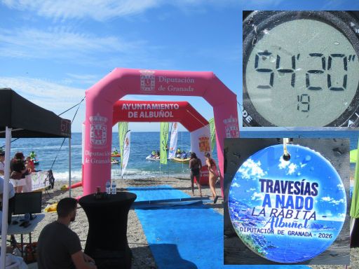Traves&iacute;a a nado, Albu&ntilde;ol - La R&aacute;bita, 2026, Albu&ntilde;ol, Spanien, Schwimmwettbewerb, Ziel am Strand und Medaille Finisher