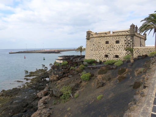 Burg San José, Museo Internacional de Arte Contemporáneo, Arrecife, Lanzarote, Spanien, Außenansicht Burg San José am Hafen