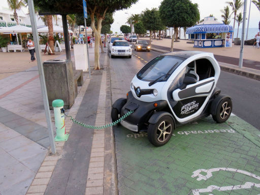 Ladestationen Elektrofahrzeuge, Lanzarote, Spanien, Ladestation 230 V Schukosteckdose Avenida de las Palmas in Puerto del Carmen