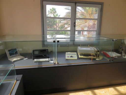 Luftfahrtmuseum Flughafen Lanzarote, Spanien, Kommunikationselektronik alte Notebooks, Computer und so weiter