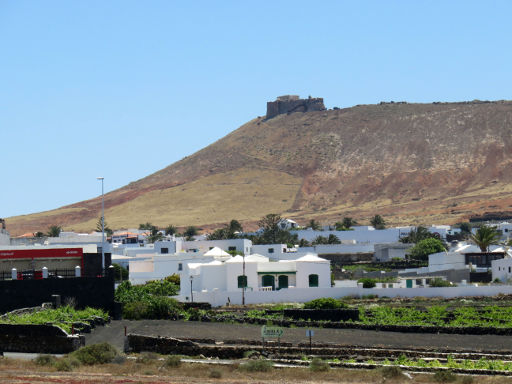 Burg Santa Bárbara, Piraterie Museum, Teguise, Lanzarote, Spanien, Burg Santa Bárbara auf der Anhöhe am Krater