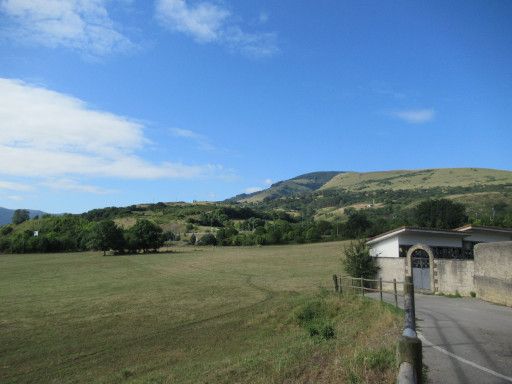 Kirche von San Jorge, Parthenon, Las Fraguas, Spanien, Friedhof und Blick in die Landschaft
