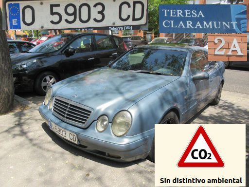 Veh&iacute;culos abandonados, verlassene Fahrzeuge, Legan&eacute;s, Spanien, Mercedes-Benz CLK, Kennzeichen O 5903 CD, Erstzulassung Mai 1999, Calle Teresa Claramunt 2 A, 28919 Legan&eacute;s im Juli 2026
