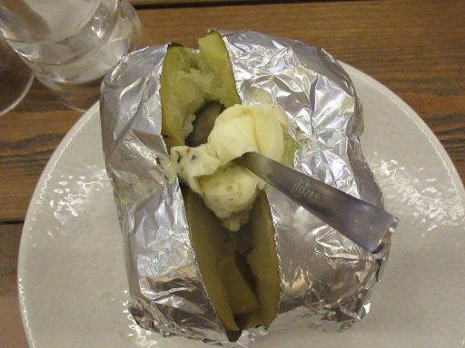La Brava Steak House Lloret de Mar, Spanien, gegrillte Kartoffel mit Butter