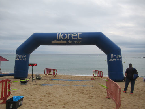 V. Travessia Les Platges de Lloret, Schwimmwettbewerb 2025, Lloret de Mar, Spanien, Start und Ziel am Strand für 1500 m Strecke