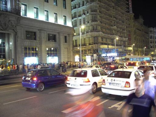 Gran Vía Samstags Nachts, Madrid, Spanien