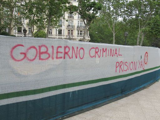 Soziales, Madrid, Spanien, Protest am Bauzaun in der Innenstadt Juni 2020 Gobierno criminal - prision ya!