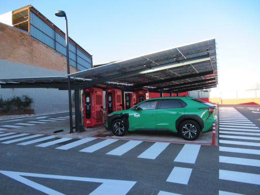 acciona, Ladesäulen, Elektrofahrzeuge, Madrid, Spanien, PKW Ladesäulen 210 kW