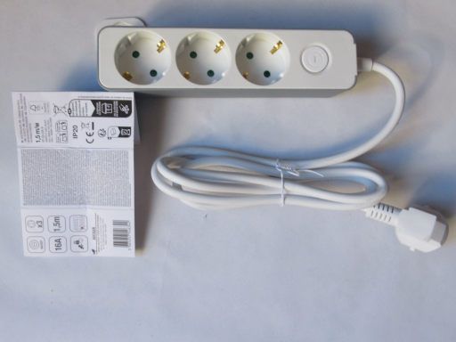 Auchan Steckdosenleiste mit Schalter für 5,95 Euro im November 2025