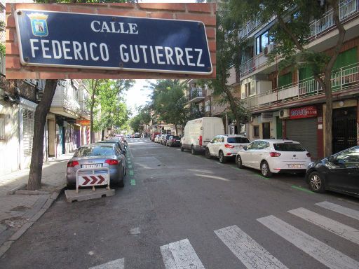 Anwohnerparkausweis, SER Servicio de Estacionamiento Regulado, Madrid, Spanien, grüne Markierungen Calle Federico Gutierrez
