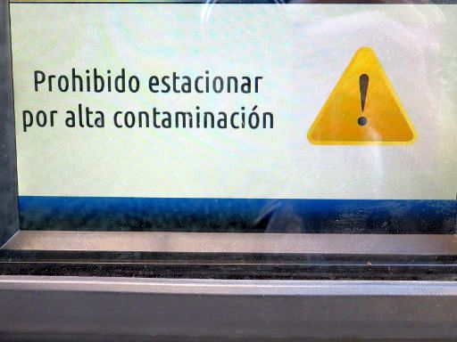 Parkraumbewirtschaftung, Madrid, Spanien, Parkverbot: Prohibido estacionar por alta contaminación