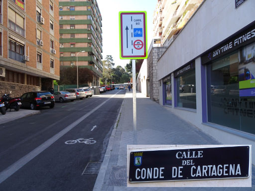 Parkraumbewirtschaftung, Madrid, Spanien, Radweg in der Calle del Conde de Cartagena