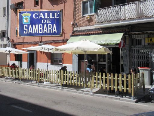 Parkraumbewirtschaftung, Madrid, Spanien, Terrasse Restaurante Peruano Mil Sabores in der Calle de Sambara 135, 28027 Madrid im März 2021