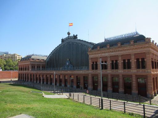 Bahnhof Atocha, Madrid, Spanien, Außenansicht vom Plaza del Emperador Carlos V