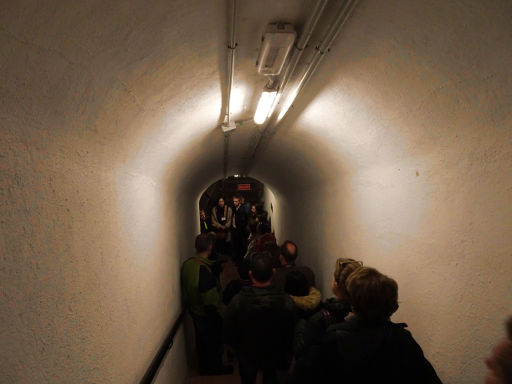 Bunker im Park Capricho, Madrid Spanien, Treppengang nach dem 90 Grad Richtungswechsel