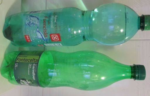 Carrefour Supermarkt Online, Madrid, Spanien, 1,5 Liter Mineralwasser mit Kohlensäure von Dia und 1,25 Liter von Carrefour