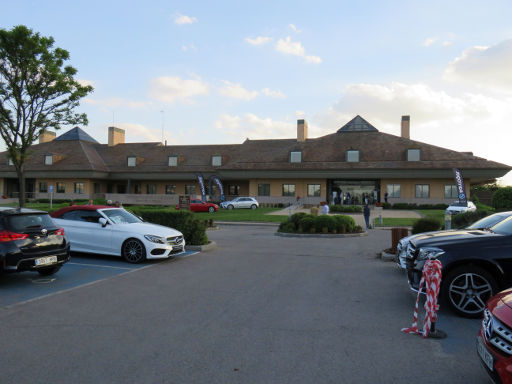 Centro Nacional de Golf, Golfplatz, Madrid, Spanien, Parkplatz und Gebäude