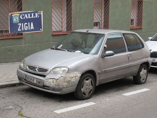 Coches fantasma, Autowracks, Madrid, Spanien, Autowrack in der Calle Zigia 10, 28027 Madrid im Mai 2021