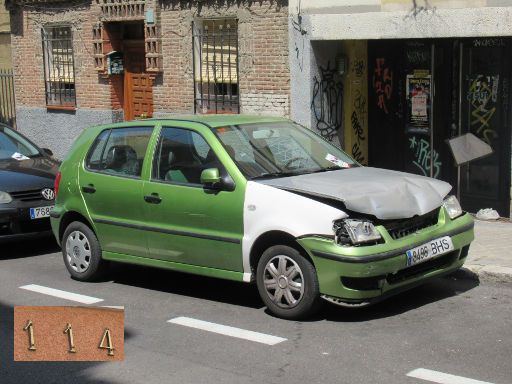 Coches fantasma, Autowracks, Madrid, Spanien, Autowrack in der Calle Virgen de Lluc 114, 28027 Madrid im Juni 2021