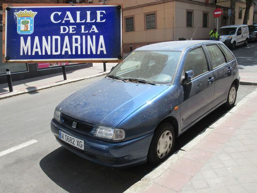 Coches fantasma, Autowracks, Madrid, Spanien, SEAT Ibiza Erstzulassung März 1999 in der Calle de Mandarina, 28027 Madrid im Mai 2023