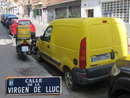 Coches fantasma, Autowracks, Madrid, Spanien, Renault Kangoo Rapid Kastenwagen Erstzulassung November 2003 in der Calle Virgen de Lluc 57, 28027 Madrid im Mai 2023