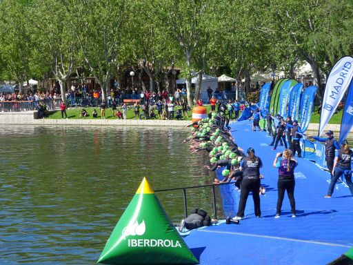 Copa del Mundo Triatlón 2019, Madrid, Spanien, Start Schwimmen Damen 11:30