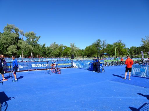 Copa del Mundo Triatlón 2019, Madrid, Spanien, Wechselzone Schwimmen - Fahrrad